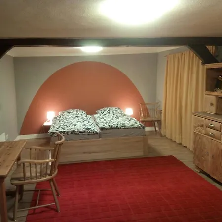 Gemuetliche Gaestezimmer In Einem Neu Sanierten Fachwerkhaus Заксенхайм Экстерьер фото