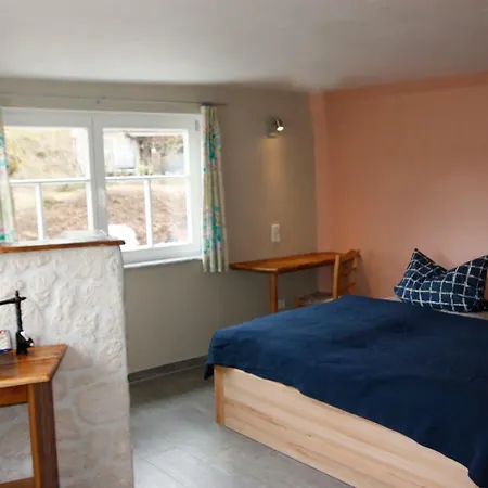 Gemuetliche Gaestezimmer In Einem Neu Sanierten Fachwerkhaus Заксенхайм Экстерьер фото